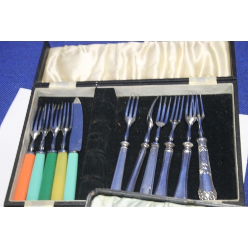 134 - A SELECTION OF CASED FLATWARE TO INCLUDE HALLMARKED SILVER AND WHITE METAL EXAMPLES