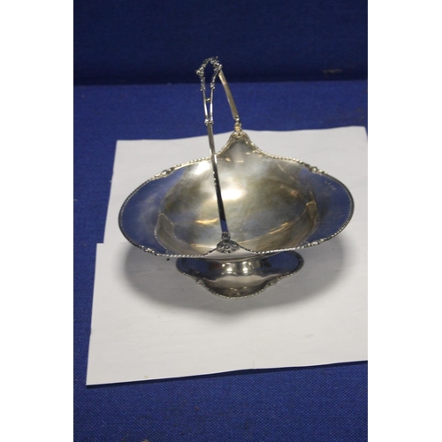 135 - A HALLMARKED SILVER HANDLE CAKE BOWL APPROX WEIGHT 395 G