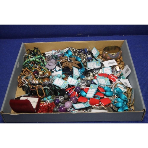 165 - A TRAY OF ASSORTED COSTUME JEWELLERY