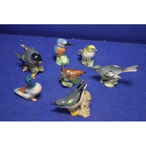 197 - A COLLECTION OF BESWICK BIRDS