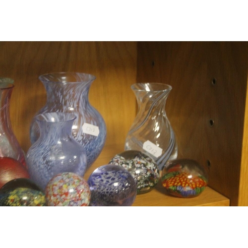 219 - A COLLECTION OF ASSORTED GLASSWARE TO INCLUDE PAPER WEIGHTS