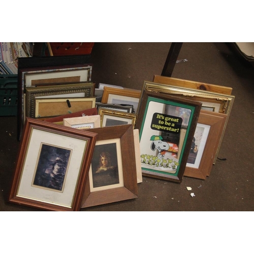 22 - A COLLECTION OF OVER 25 SMALL FRAMED PICTURES AND PICTURE MIRRORS