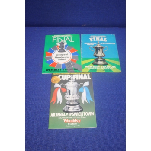 264 - A MANCHESTER UNITED V SOUTHAMPTON 1976 CUP FINAL PROGRAMME TOGETHER WITH A ARSENAL V IPSWICH 1978 CU... 