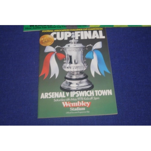 264 - A MANCHESTER UNITED V SOUTHAMPTON 1976 CUP FINAL PROGRAMME TOGETHER WITH A ARSENAL V IPSWICH 1978 CU... 