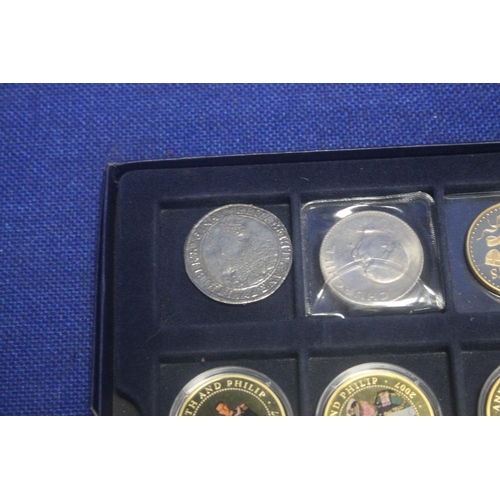 333 - A COLLECTION OF 12 COINS TO INCLUDE MILLENNIUM £5 CROWN 1999/2000 WITH CERTIFICATE, 2007 ELIZABETH, ... 