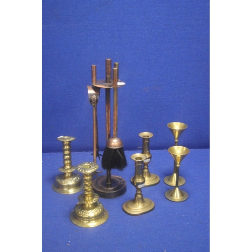 342 - A COLLECTION OF METALWARE TO INCLUDE COMPANION SET, CANDLE HOLDERS ETC