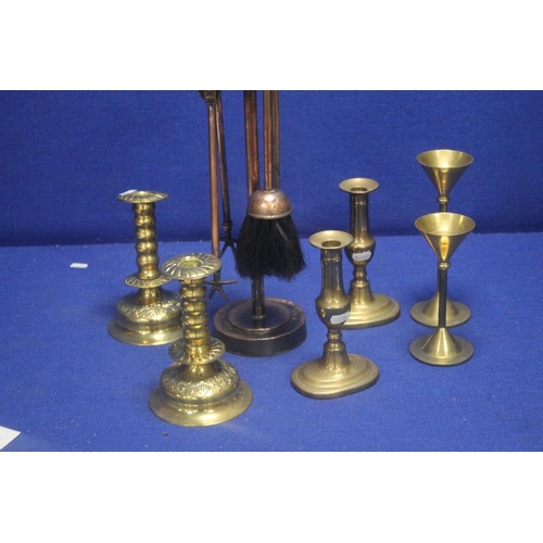 342 - A COLLECTION OF METALWARE TO INCLUDE COMPANION SET, CANDLE HOLDERS ETC