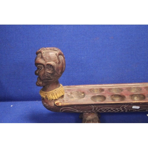 368 - AN UNUSUAL CARVED TRIBAL RACK WITH HEAD TO EACH END EACH WITH A LIZARD ON TOP