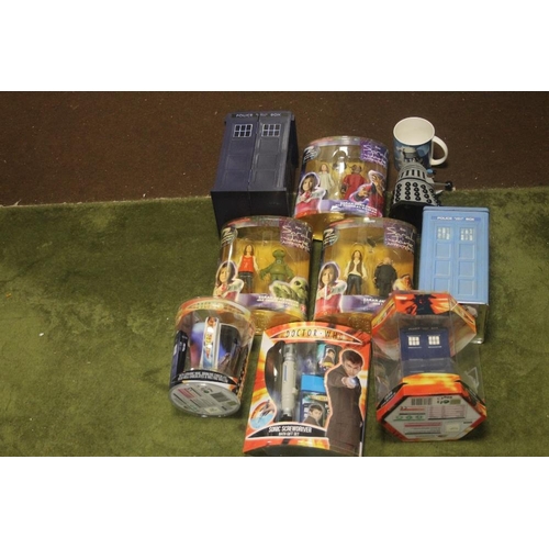 398 - A TRAY OF DR WHO AND SARAH JANE ITEMS TO INCLUDE FIGURES