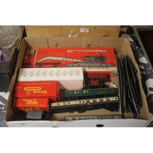 404 - A TRAY OF OO GUAGE TO INCLUDE TRIANG TANK UNIT WITH TENDER BOXED JOUEF CRANE ETC