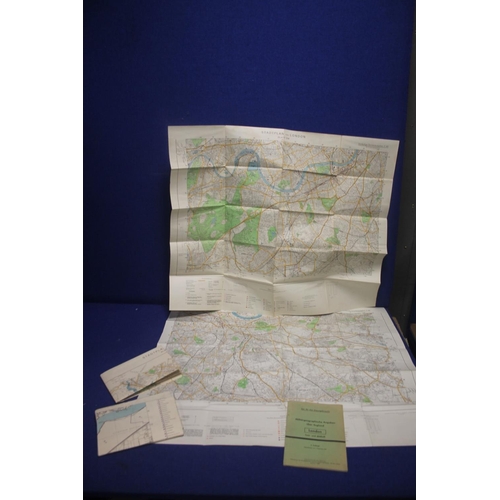 43 - WW2 BOMBING MAP AND PHOTOGRAPH PACK IN ORIGINAL FOLDER OF LONDON DATED 1ST OF SEPTEMBER 1940- MILITA... 