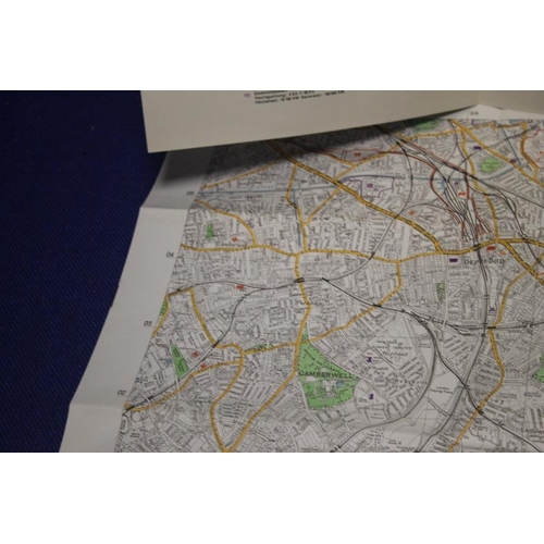 43 - WW2 BOMBING MAP AND PHOTOGRAPH PACK IN ORIGINAL FOLDER OF LONDON DATED 1ST OF SEPTEMBER 1940- MILITA... 