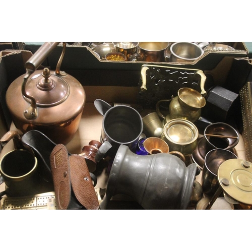 441 - TWO TRAYS OF METALWARE TO INCLUDE A COPPER KETTLE ETC