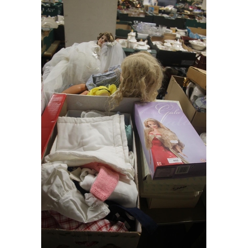 445 - A QUANTITY OF VINTAGE DOLLS TO INCLUDE A BOXED BARBIE GALA DOLL