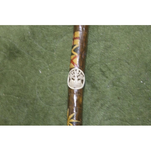 449 - A VINTAGE SCOUT STAFF WITH BEAU DESERT BADGES