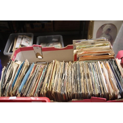 450 - A TRAY OF SINGLE RECORDS TO INCLUDE 60S, 70S, 80S, AND 90S