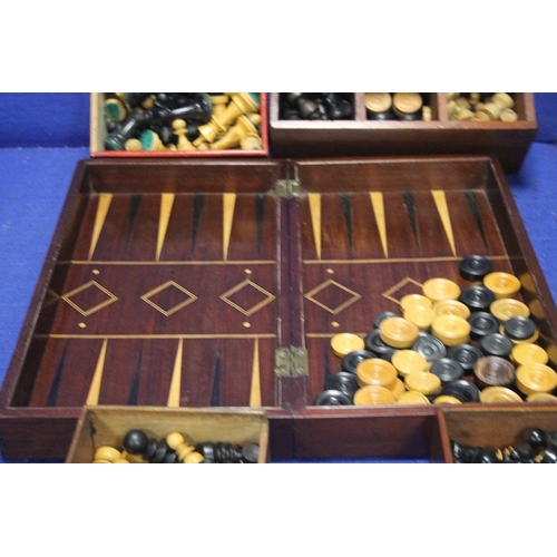 460 - A WOODEN GAMES BOX/ CHESS BOARD WITH DRAUGHTS SET AND 4 BOXED CHESS SETS