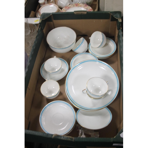 484 - AN ANTIQUE MINTON TEASET TOGETHER WITH A COLLECTION OF ASSORTED CHINA (TRAYS NOT INCLUDED)