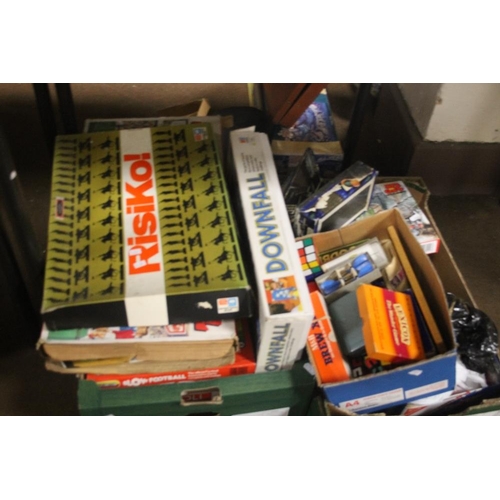 498 - A QUANTITY OF BOARD GAMES ETC TO INCLUDE DOWNFALL, SOCCER INTERNATIONAL ETC