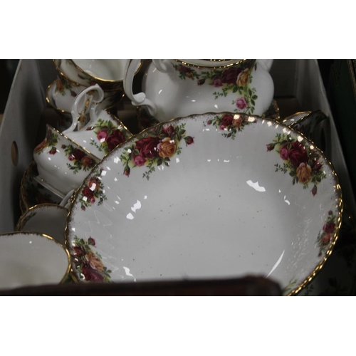 501 - A QUANTITY OF ROYAL ALBERT OLD COUNTRY ROSES TEA AND DINNERWARE (TRAYS NOT INCLUDED)