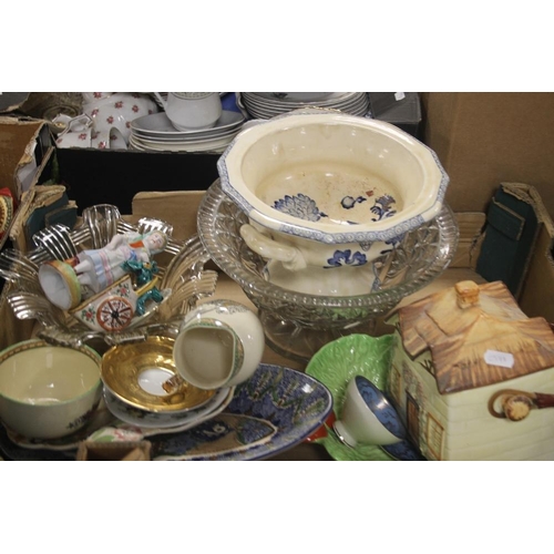 531 - TWO TRAYS OF CERAMICS AND GLASSWARE (TRAYS NOT INCLUDED)