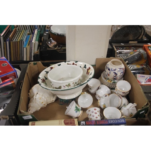 542 - A QUANTITY OF CERAMICS AND COLLECTABLES TO INCLUDE A PORT MEIRION DISH ETC (TRAYS NOT INCLUDED)