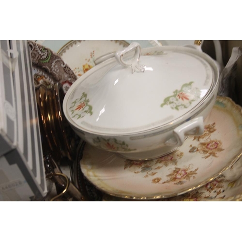 561 - TWO TRAYS OF MIXED CHINA AND GLASSWARE TO INCLUDE A PART GRINDLEY DINNER SET AND PAINTED GLASS SET