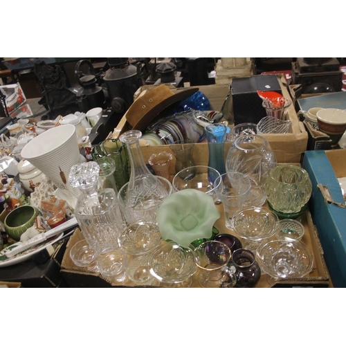 592 - TWO TRAYS CONTAINING MAINLY GLASS ITEMS TO INCLUDE COLOURED EXAMPLES LARGE MURANO GLASS DISH (TRAYS ... 