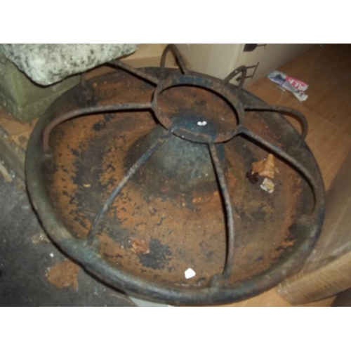 706 - AN ANTIQUE CAST IRON ROUND CHICKEN FEEDER THROUGH PLANTER