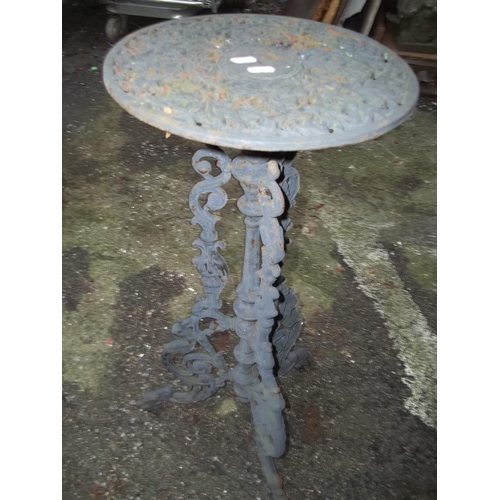 708 - A CAST IRON GARDEN PLANTER TABLE