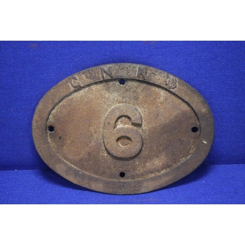 73 - A GREAT NORTHERN RAILWAY OVAL CAST IRON SIGN