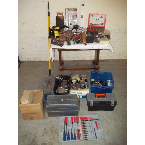 796 - A LARGE QUANTITY OF TOOLS ETC