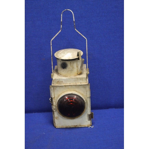 80 - AN ANTIQUE RAILWAY LAMP