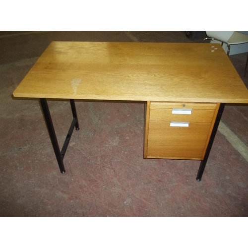 814 - A MODERN DESK