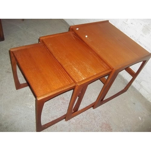 818 - A RETRO TEAK NEST OF 3 SIDE TABLES IN THE STYLE OF G PLAN