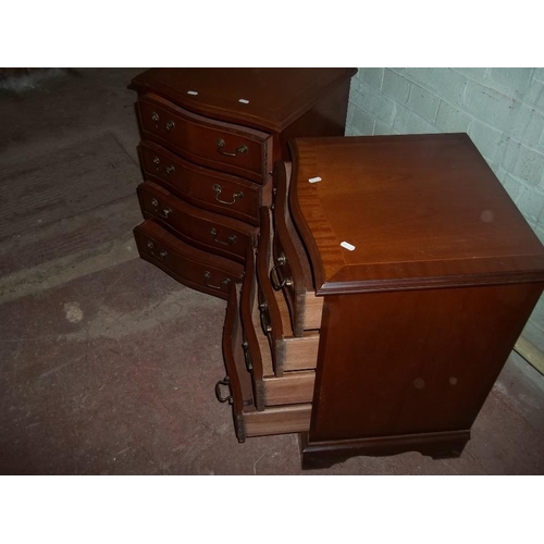 825 - A PAIR OF REPRODUCTION SERPENTINE FRONTED CHEST OF DRAWERS