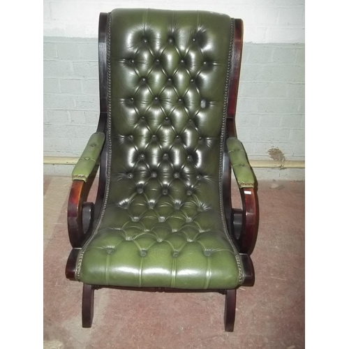 826 - A GREEN LEATHER CHESTERFIELD STYLE OCCASIONAL CHAIR