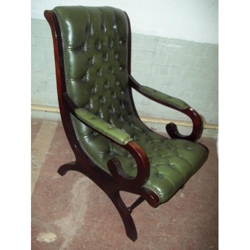 826 - A GREEN LEATHER CHESTERFIELD STYLE OCCASIONAL CHAIR