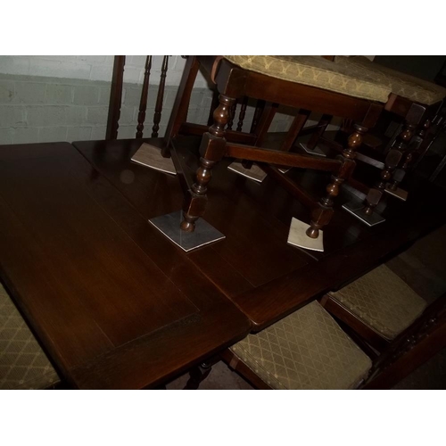 827 - A DARK OAK EXTENDING DINING SET TABLE WITH 8 CHAIRS