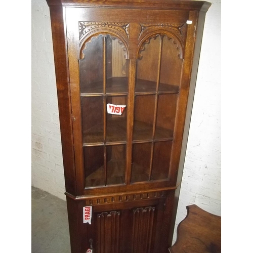 831 - THREE ITEMS TO INCLUDE AN OAK CORNER DISPLAY DRINKS CABINET AND 2 EDWARDIAN SIDE TABLES