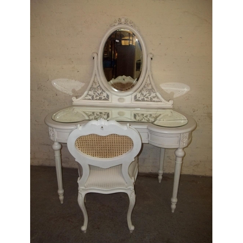 833 - A DECORATIVE MODERN DRESSING TABLE WITH CHAIR S/D