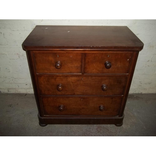 846 - A VICTORIAN 2 OVER 2 4 DRAWER CHEST OF DRAWERS