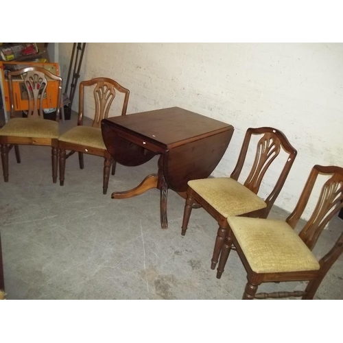 926 - A SOLID PINE DROPLEAF PEDESTAL DINING TABLE AND 4 CHAIRS