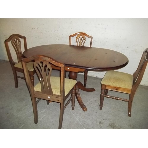 926 - A SOLID PINE DROPLEAF PEDESTAL DINING TABLE AND 4 CHAIRS