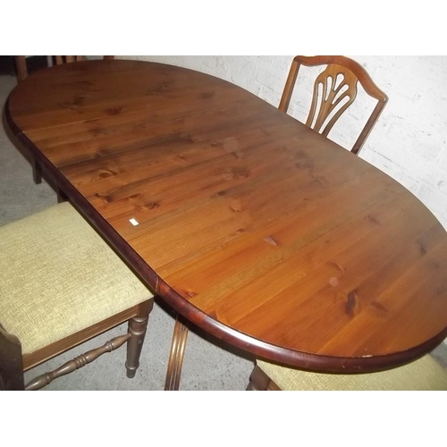 926 - A SOLID PINE DROPLEAF PEDESTAL DINING TABLE AND 4 CHAIRS