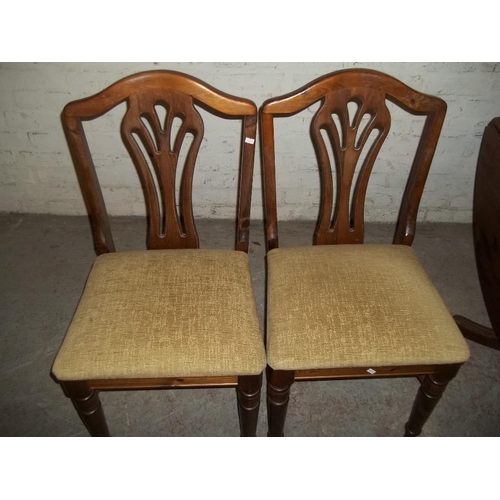 926 - A SOLID PINE DROPLEAF PEDESTAL DINING TABLE AND 4 CHAIRS