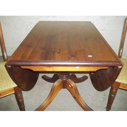 926 - A SOLID PINE DROPLEAF PEDESTAL DINING TABLE AND 4 CHAIRS