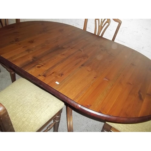 926 - A SOLID PINE DROPLEAF PEDESTAL DINING TABLE AND 4 CHAIRS