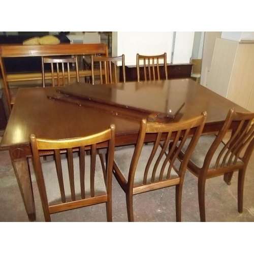 929 - A SOLID MAHOGANY EXTENDING DINING SET WITH 6 CHAIRS