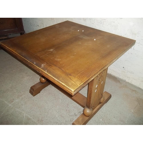 932 - AN OAK DRAWLEAF TABLE